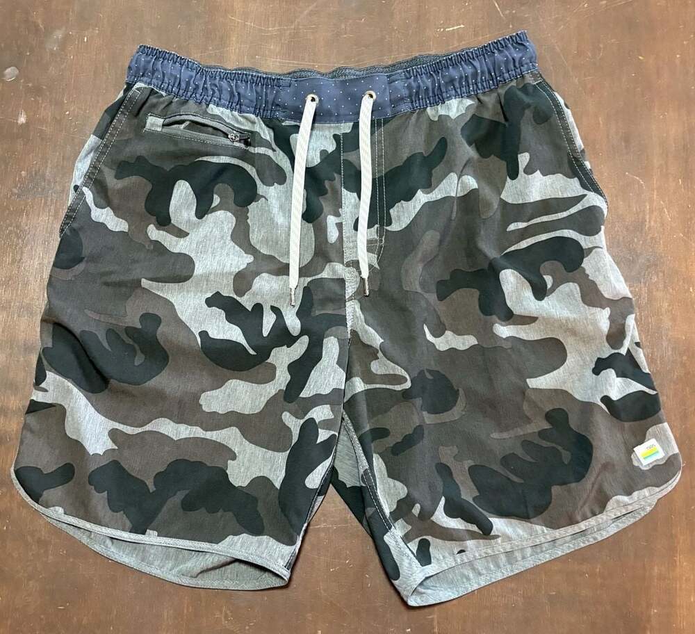 Vuori Men's Camo Board Shorts Size Large